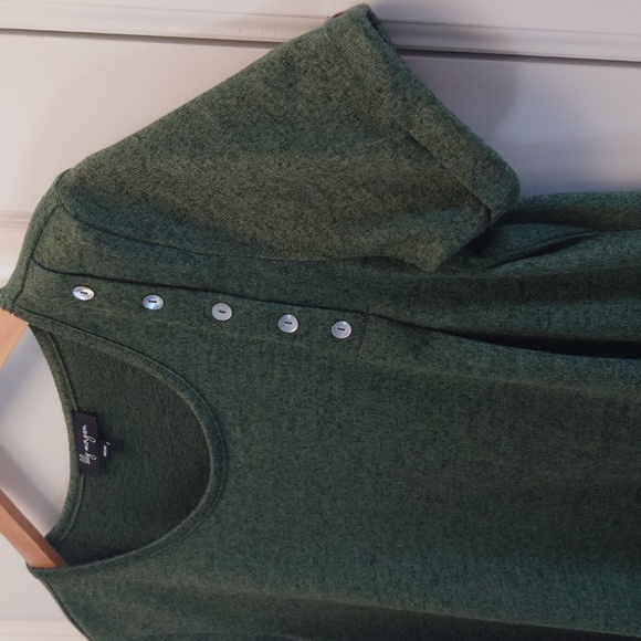 Women's top - Picture 2 of 5